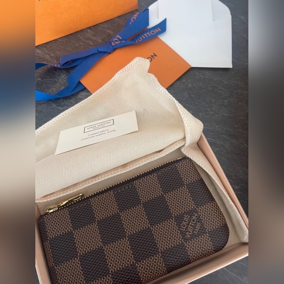 Louis Vuitton Key Pouch - Picture 6 of 11